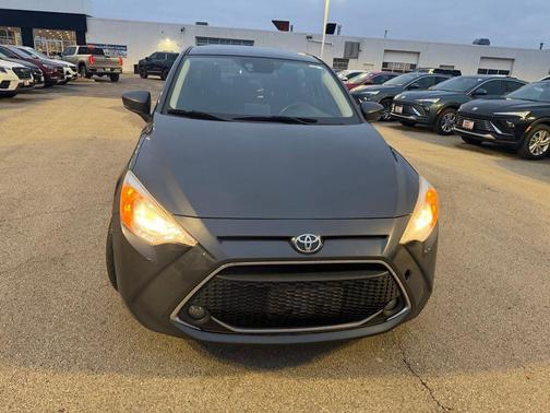 2020 Toyota Yaris Sedan LE