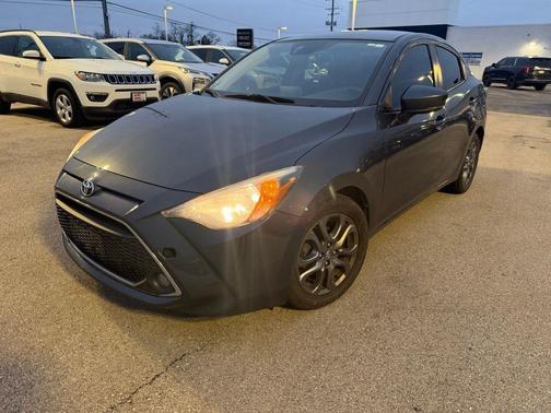 2020 Toyota Yaris Sedan LE