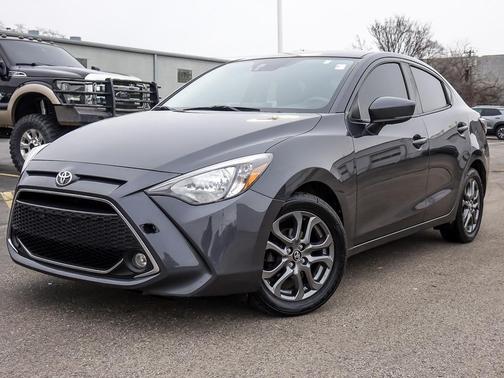 2020 Toyota Yaris Sedan LE