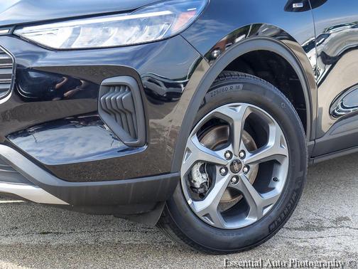 Black Metallic 2025 Ford Escape ST-Line
