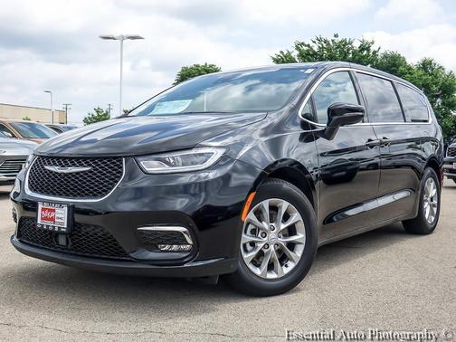 Diamond Black Crystal Pearlcoat 2026 Chrysler Pacifica Limited