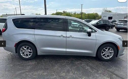 Silver Mist Clearcoat 2022 Chrysler Voyager LX