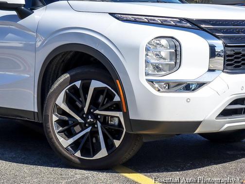 White Diamond 2024 Mitsubishi Outlander SE S-AWC