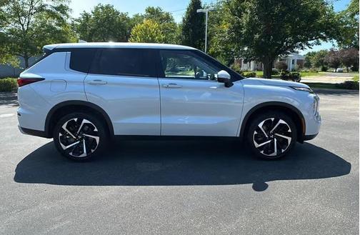 White Diamond 2024 Mitsubishi Outlander SE S-AWC