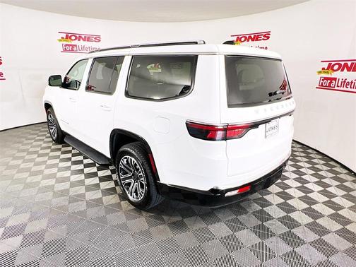 2024 Jeep Wagoneer Base