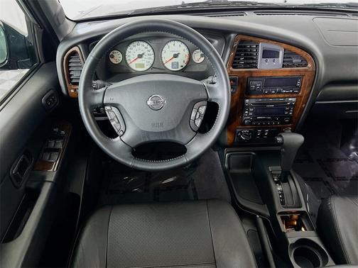 2002 Nissan Pathfinder LE