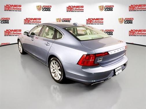 2017 Volvo S90 T6 Momentum