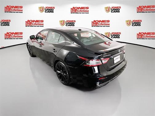 2022 Nissan Maxima SR