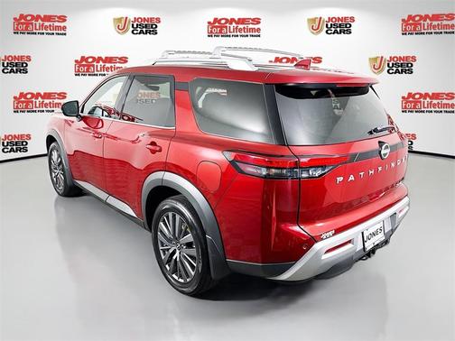 2024 Nissan Pathfinder SL