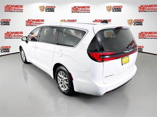 2023 Chrysler Pacifica Touring-L