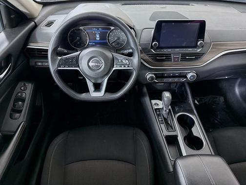 Brilliant Silver Metallic 2024 Nissan Altima 2.5 SV