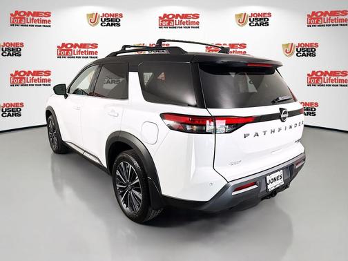 White / Black 2026 Nissan Pathfinder Platinum