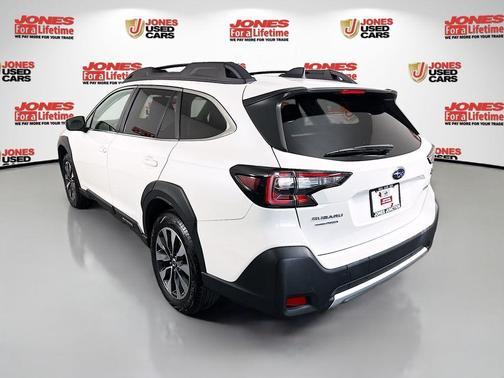 Crystal White Pearl 2023 Subaru Outback Limited