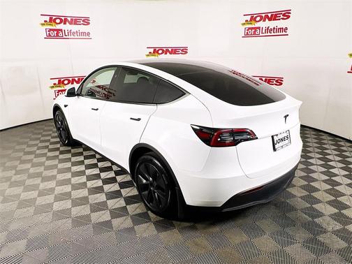 2024 Tesla Model Y Base