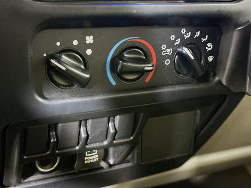 Light Khaki Clearcoat Metallic 2006 Jeep Wrangler Sport