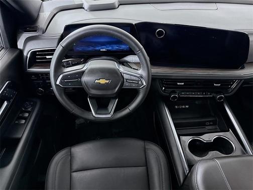 2025 Chevrolet Suburban LT