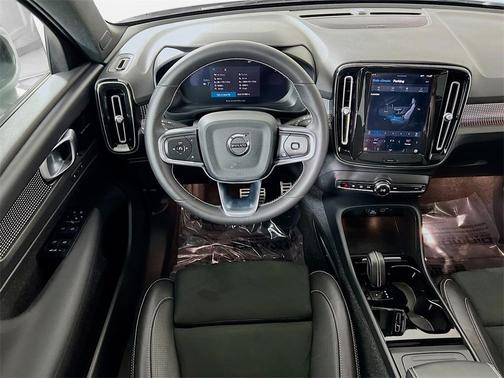 2021 Volvo XC40 Recharge Pure Electric P8