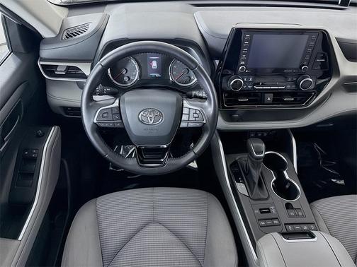 2020 Toyota Highlander LE