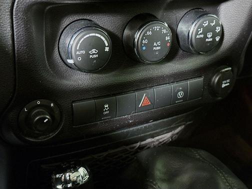 Granite Crystal Clearcoat Metallic 2016 Jeep Wrangler Unlimited Sahara