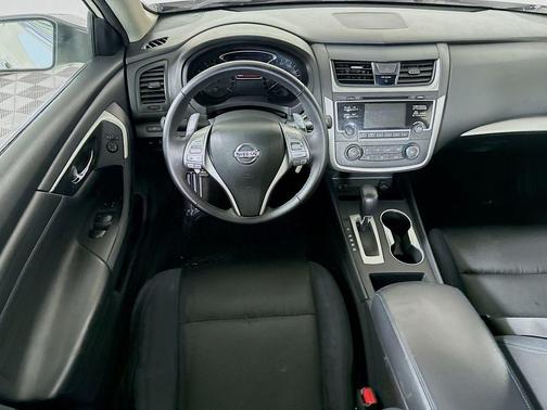 White 2017 Nissan Altima 2.5 SR