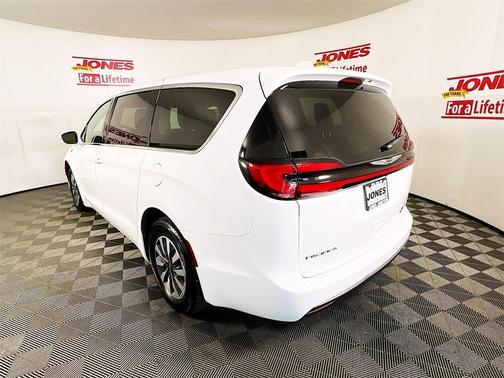 2022 Chrysler Pacifica Hybrid Touring L