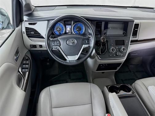 2016 Toyota Sienna XLE