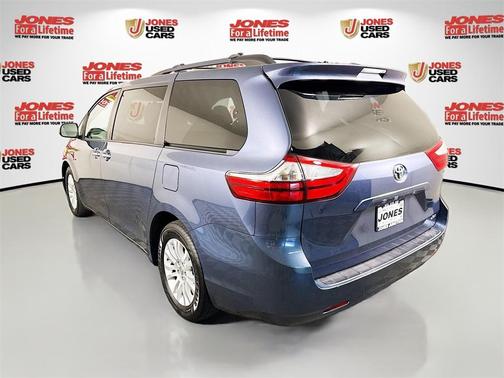 2016 Toyota Sienna XLE