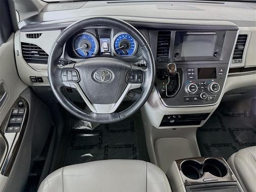 2015 Toyota Sienna XLE