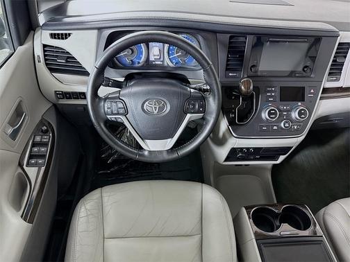 2016 Toyota Sienna XLE