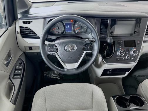 2017 Toyota Sienna LE