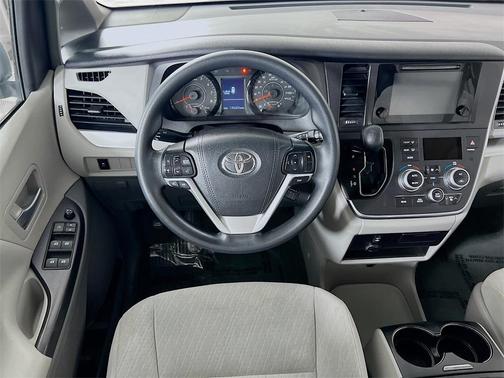 2017 Toyota Sienna LE