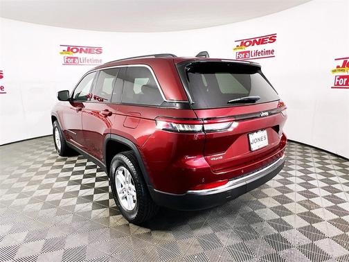 2022 Jeep Grand Cherokee Laredo