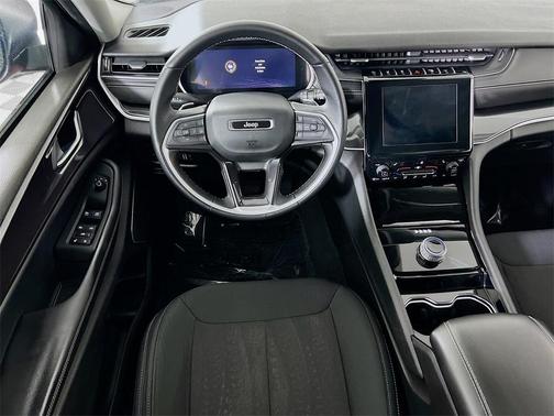 2022 Jeep Grand Cherokee Laredo
