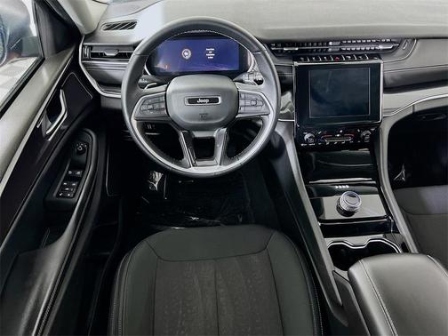 2022 Jeep Grand Cherokee Laredo