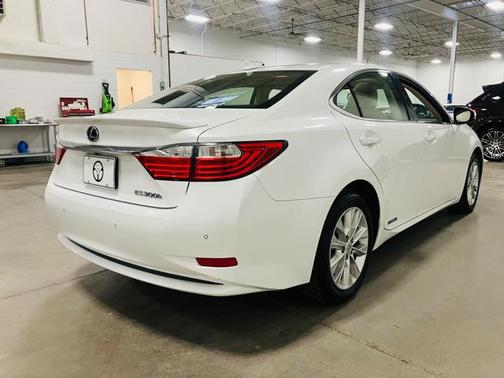 2014 Lexus ES 300h Base