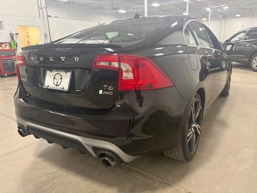 Onyx Black Metallic 2017 Volvo S60 T6 R-Design Platinum