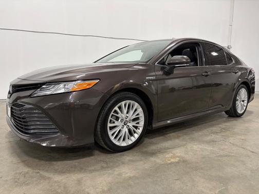 2019 Toyota Camry Hybrid XLE