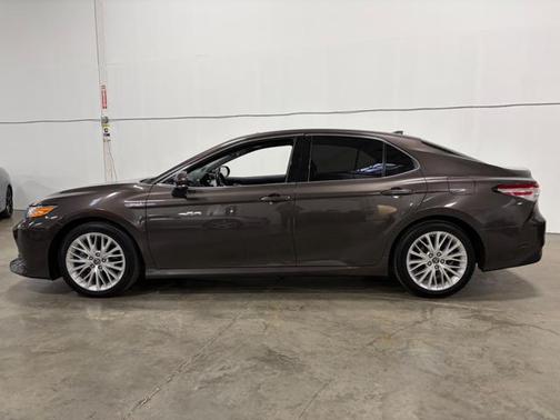 2019 Toyota Camry Hybrid XLE