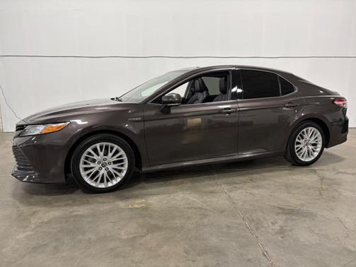 2019 Toyota Camry Hybrid XLE