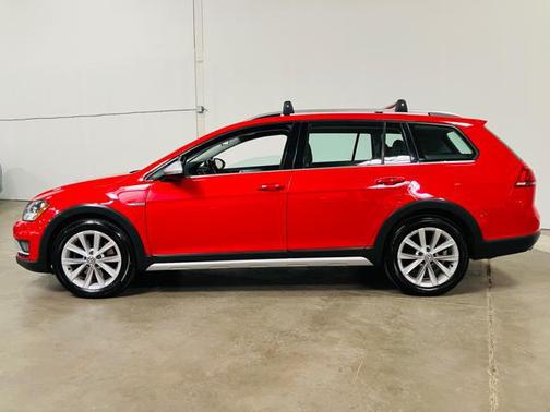 2017 Volkswagen Golf Alltrack TSI S