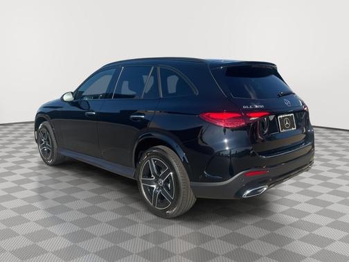 BLACK 2026 Mercedes-Benz GLC 300 4MATIC