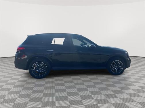 BLACK 2026 Mercedes-Benz GLC 300 4MATIC