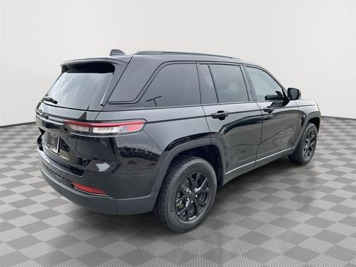 Diamond Black Crystal Pearlcoat 2025 Jeep Grand Cherokee Altitude