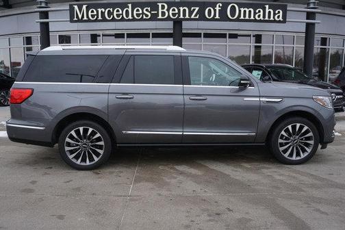 Photo 2 of 31 of 2021 Lincoln Navigator L Reserve