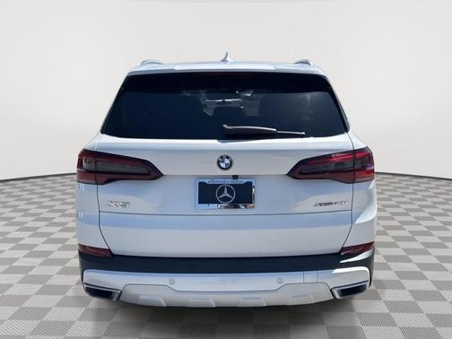 Mineral White Metallic 2023 BMW X5 xDrive40i