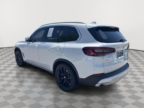 Mineral White Metallic 2023 BMW X5 xDrive40i