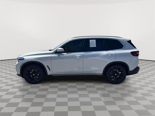 Mineral White Metallic 2023 BMW X5 xDrive40i