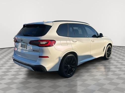 2022 BMW X5 M50i