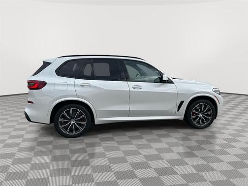 2022 BMW X5 M50i