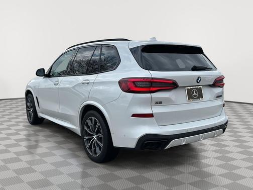 2022 BMW X5 M50i